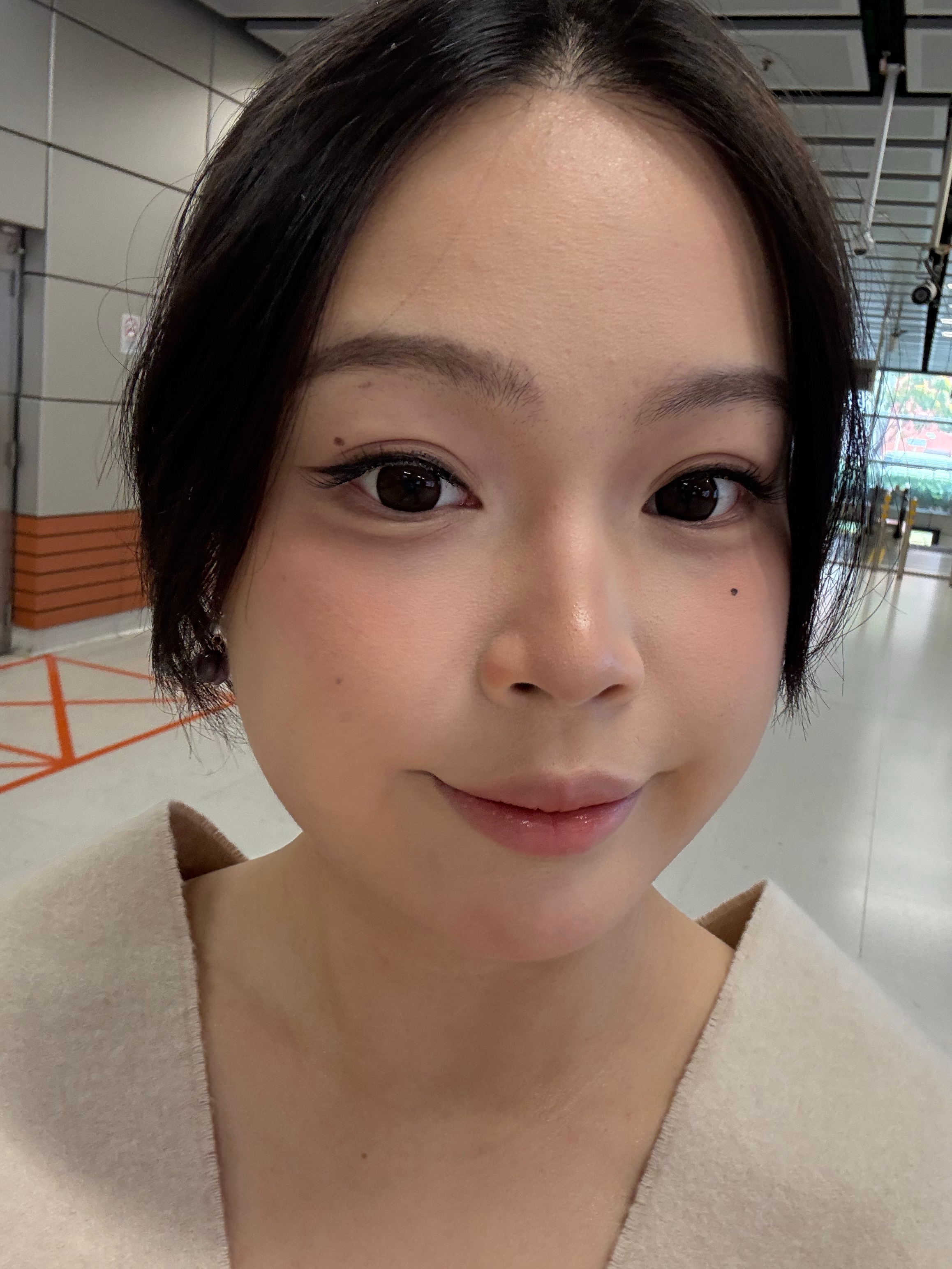 美女到达中国香港 香港·香港西九龙站