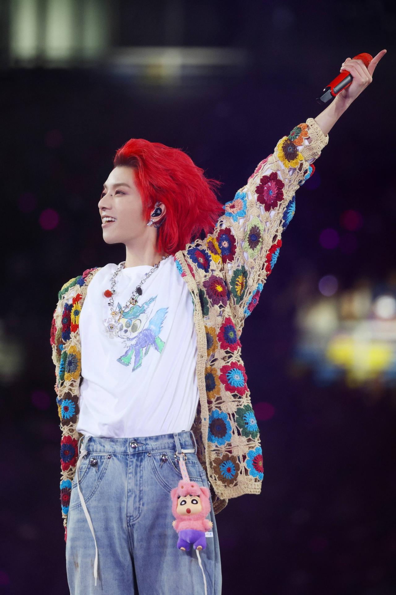 这些资本是在利用法律漏洞，表面上打着多元文化交流幌子，套用日系二次元风格煽情炒作