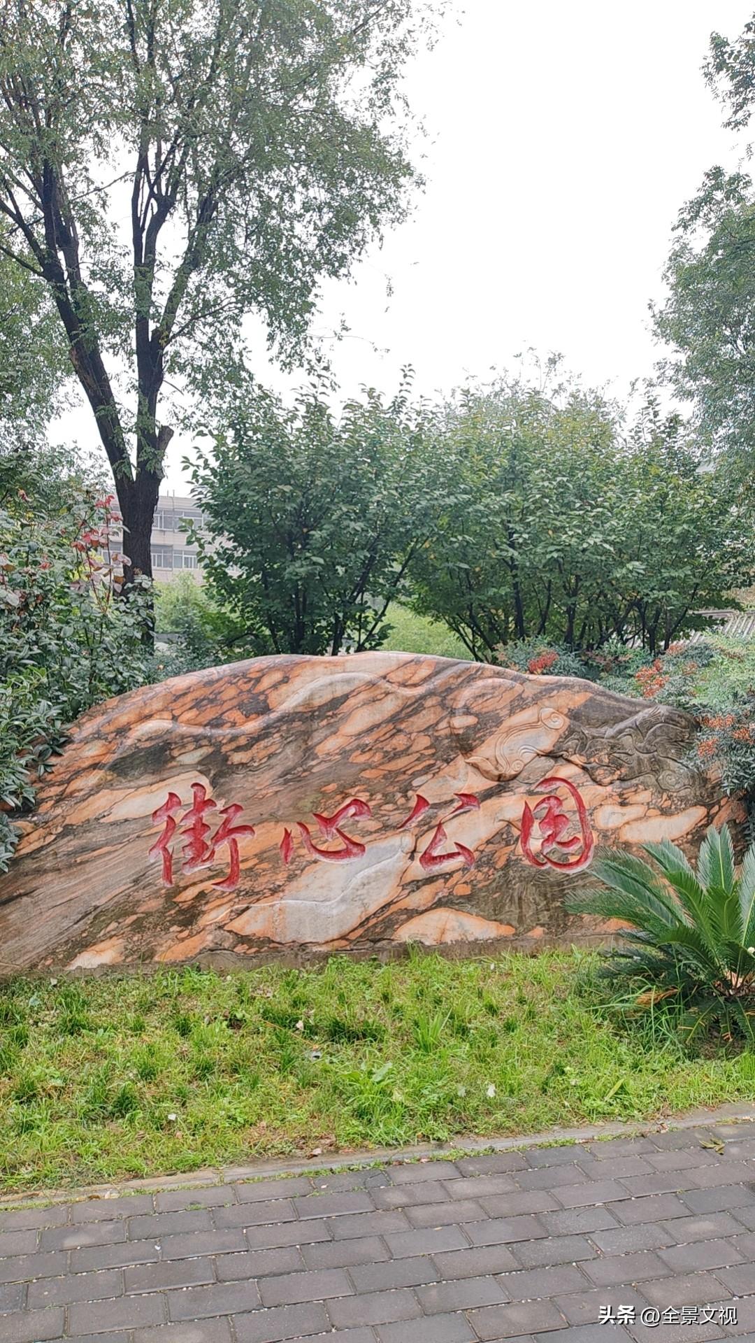 就隔了一条马路，为什么停车场的收费差别咋这么大？
        前一段时间经常