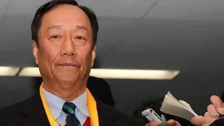 富士康崩得太突然！郭台铭绝对没料到，以前大陆工厂灯火通明的代工巨头，如今像破气球