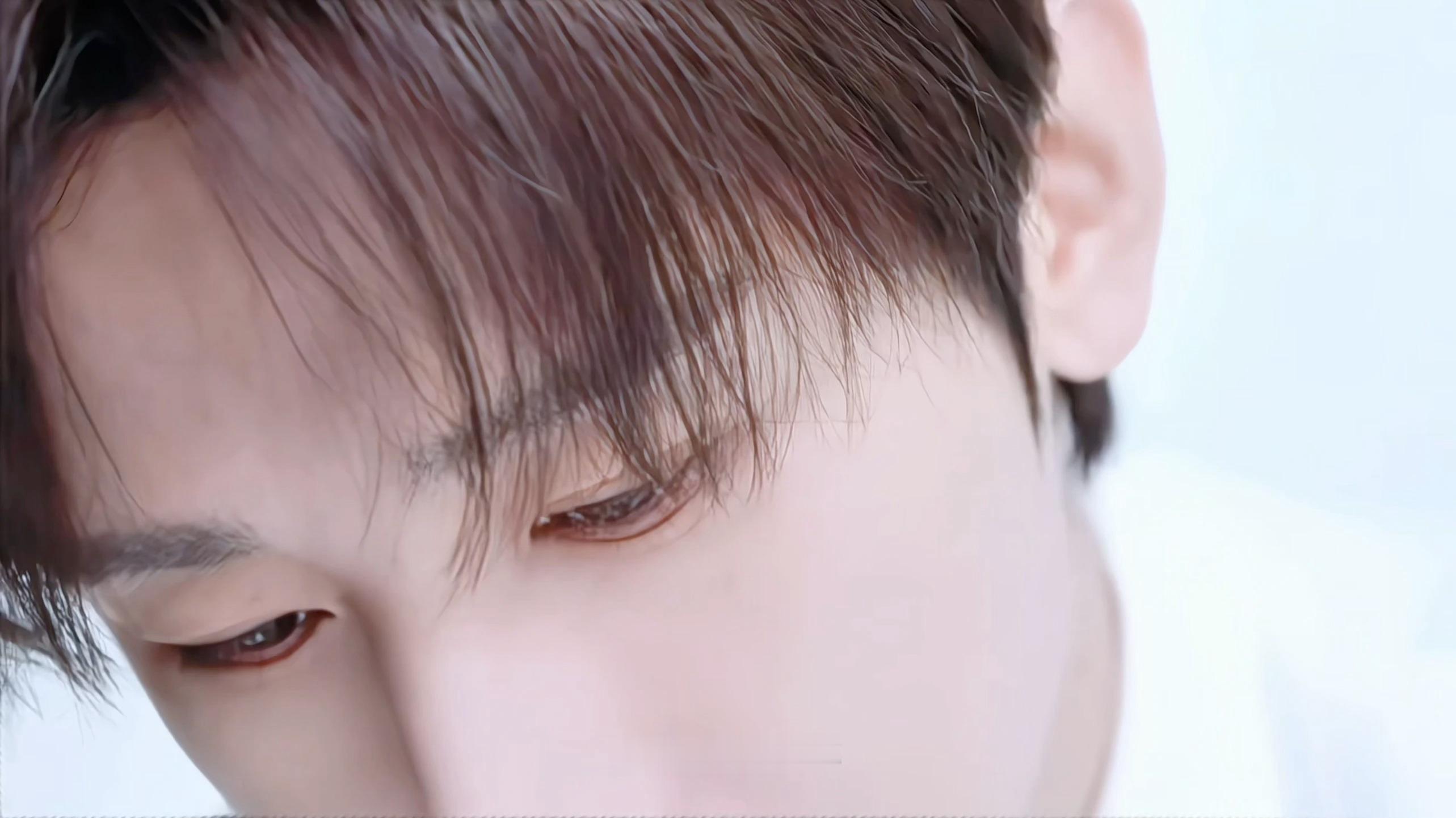 随手截图都是大片的程度成毅这组live图我将反复欣赏！成毅联合利华美护发代言人