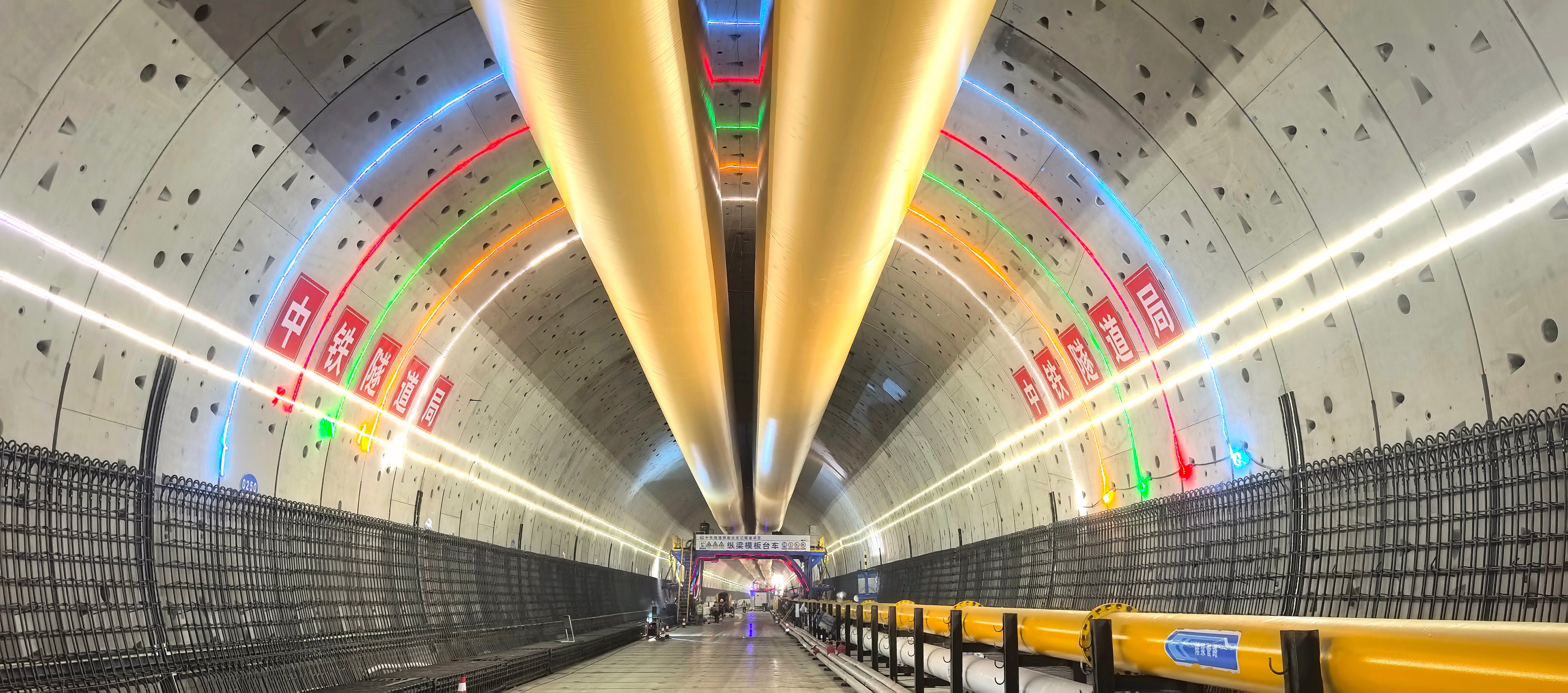 我国自研世界最大直径高铁盾构机掘进突破万米大关