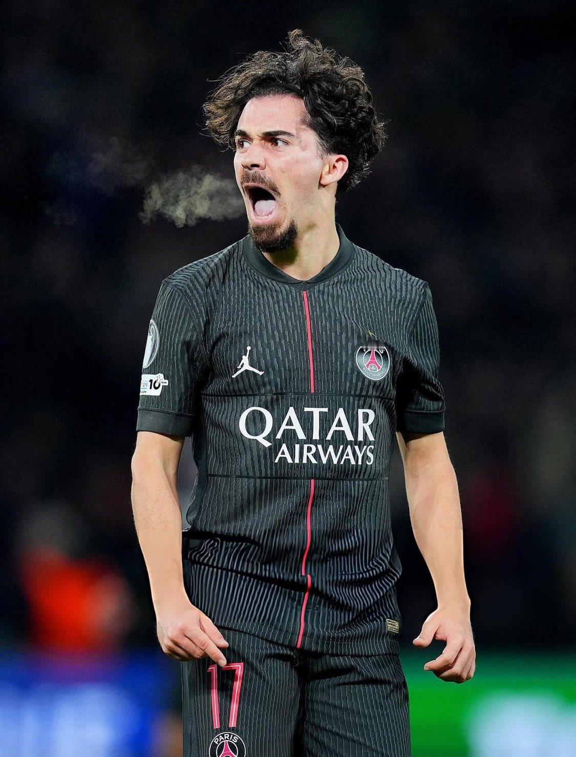 皇家马德里曾与维蒂尼亚联系在一起，但他的随行人员表示，他不可能离开巴黎圣日耳曼。