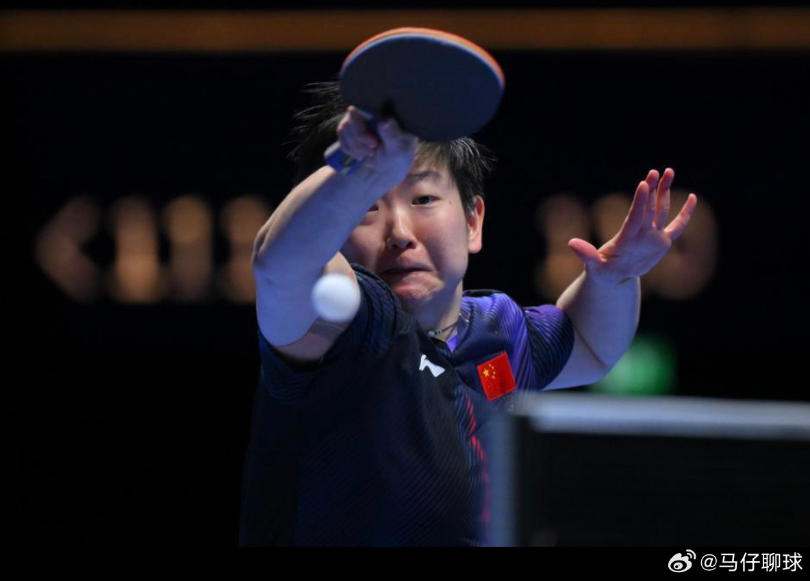 孙颖莎获国乒五大名帅盛赞能得到国乒五大名帅的集体公开称赞，从来都不是运气加持。从