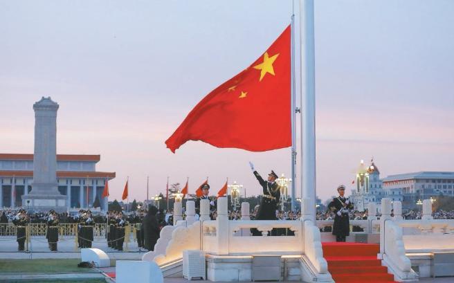 1949年的开国大典上，林伯渠宣布：“请毛主席升旗！”林伯渠并未意识到这句话犯了