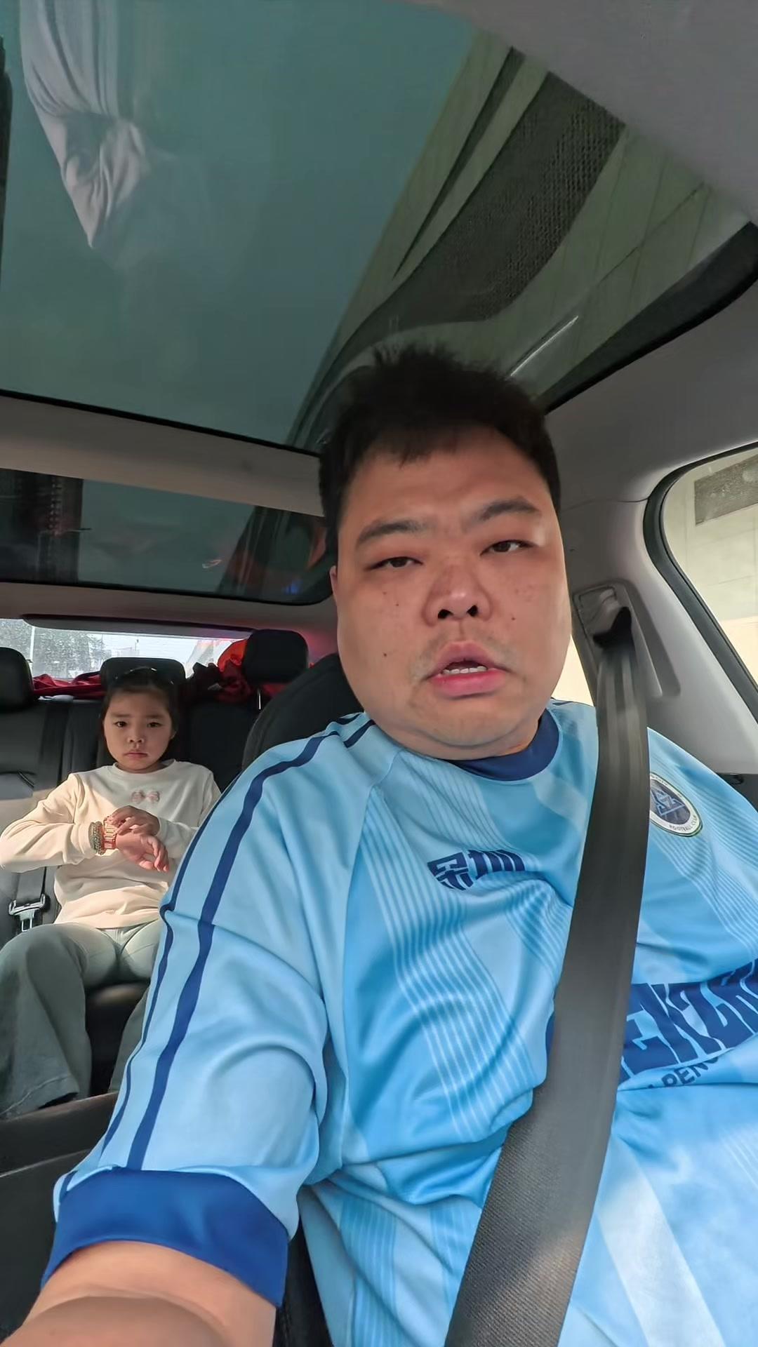 我和云姐周六去中山附属第七医院看鼻炎，之前几个医生都说要手术，这次医生建议先查过