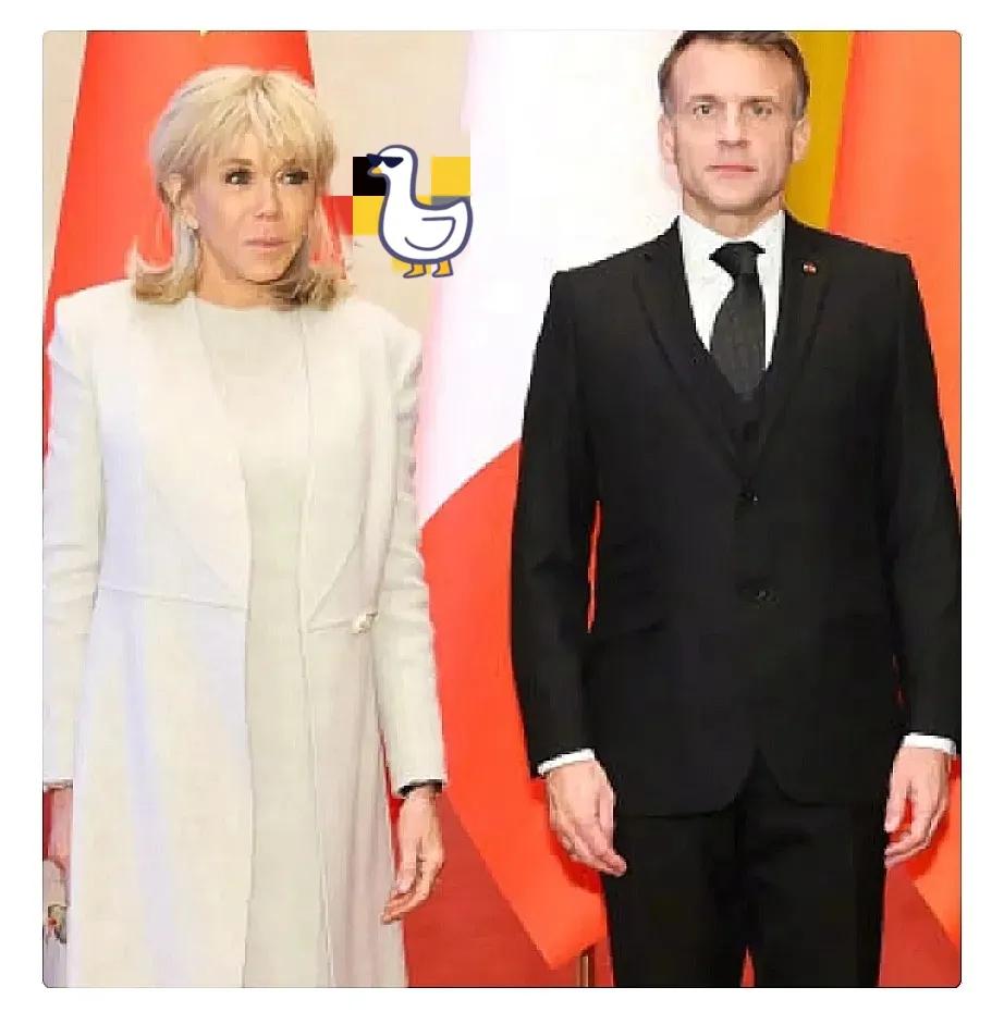 马克龙这波来华，估计得被某些“颜值党”气到咬牙！

带著布丽吉特刚露面，就有人拿