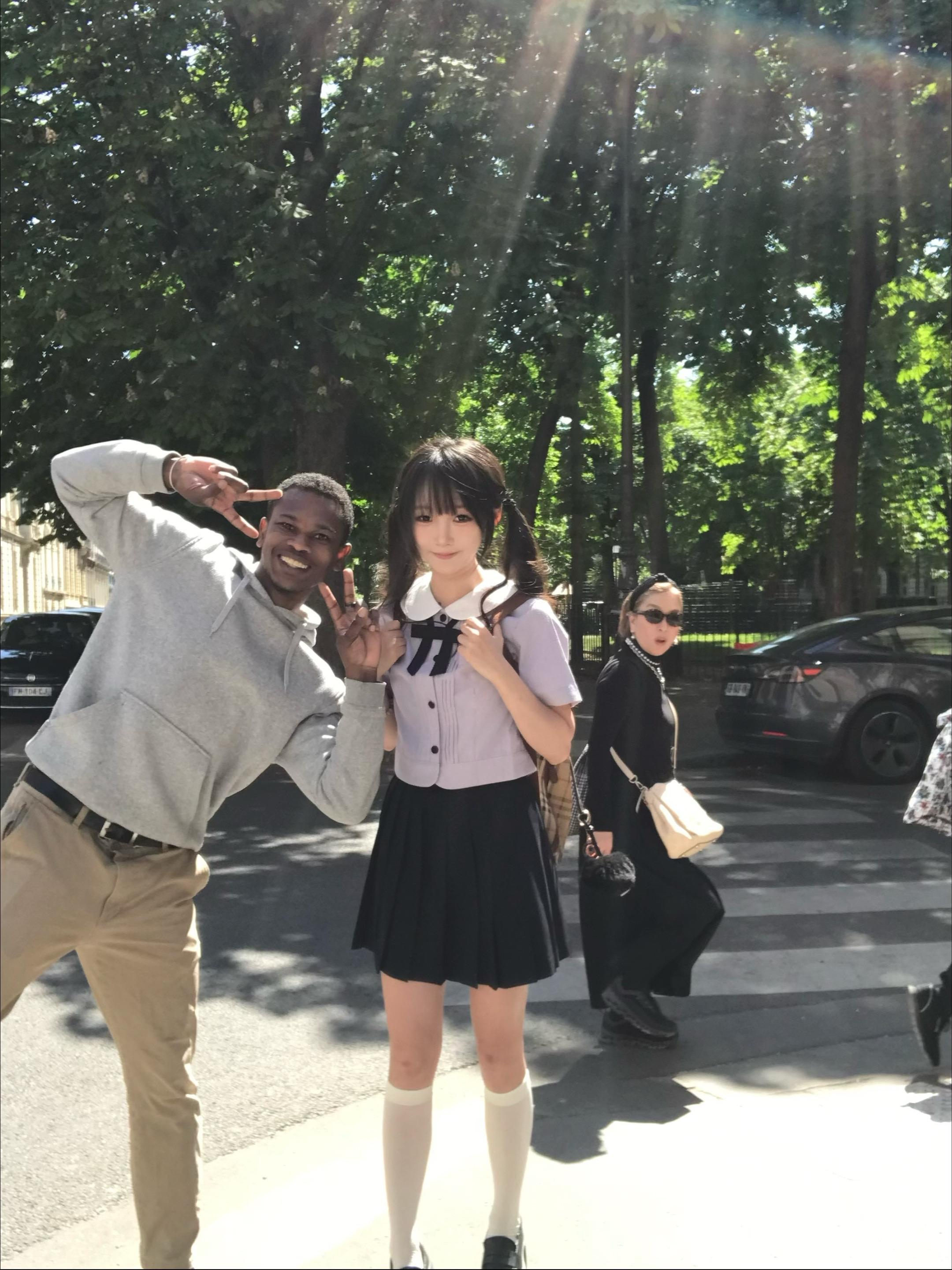 日系少女在巴黎
