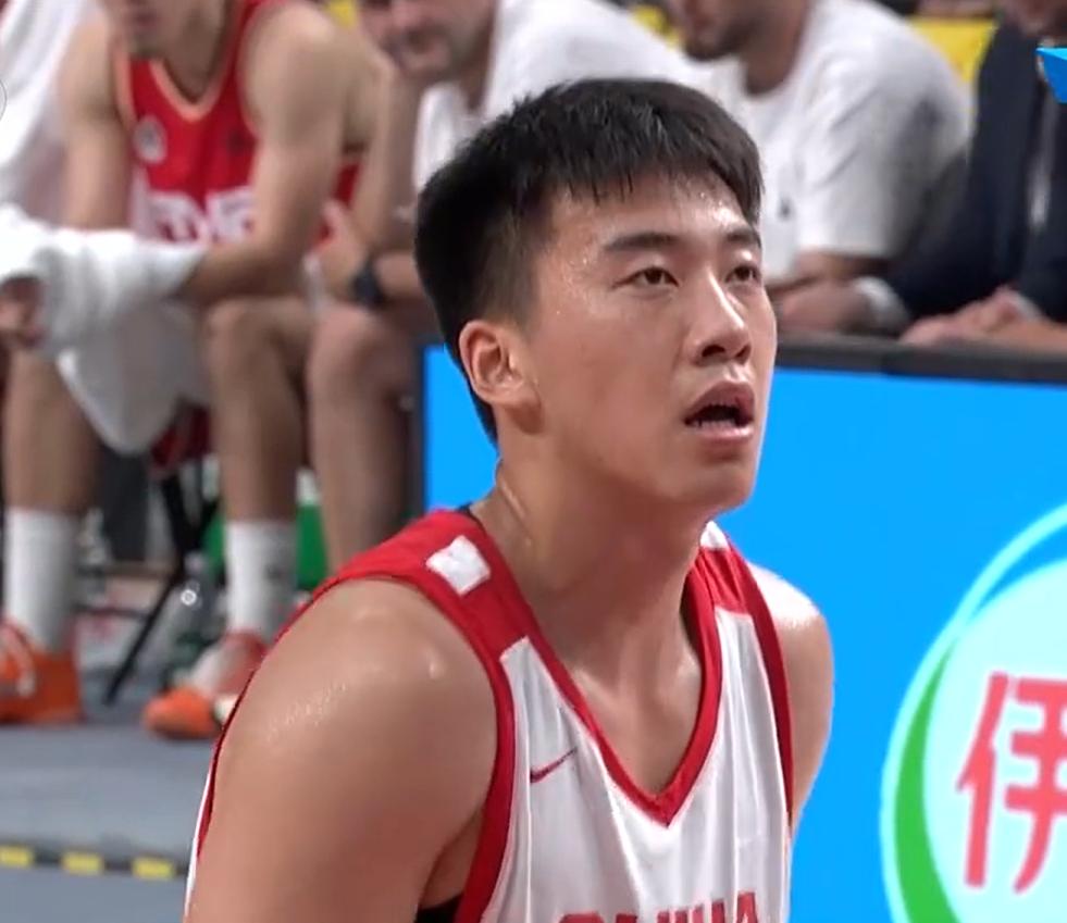 最强暑假工王俊杰已上线！
北京时间6月3日热身赛中国男篮VS塞尔维亚FMP拉德尼