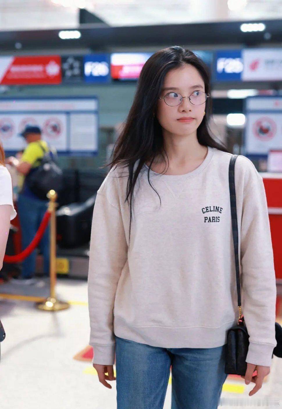 张婧仪的衣品真的没救了 ​​​