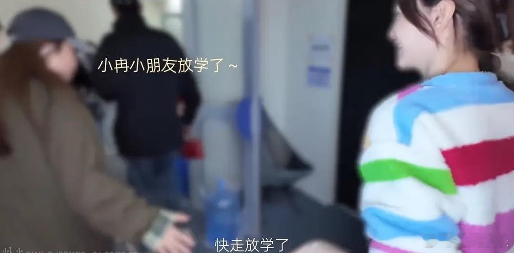 李小冉的粉底液演我啊，都这样有色差，不过印象里面感觉她挺白的 