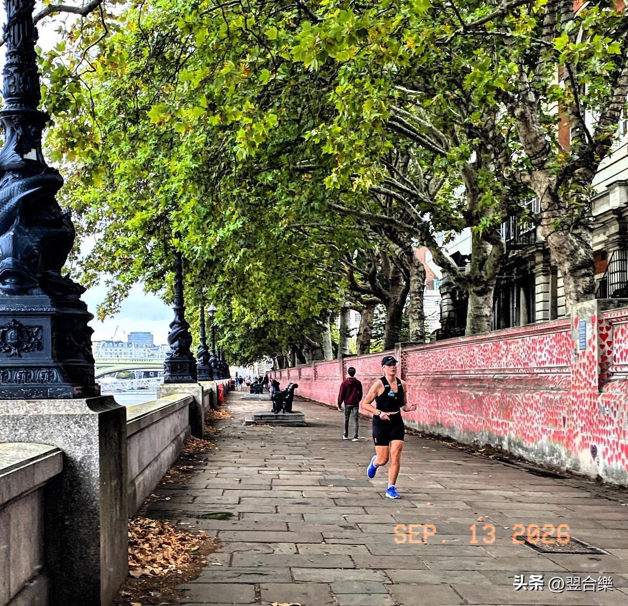 今早六点半出门，绕着英国议会大厦慢跑，风裹着泰晤士河的清冽凉意直往衣领里钻，途经