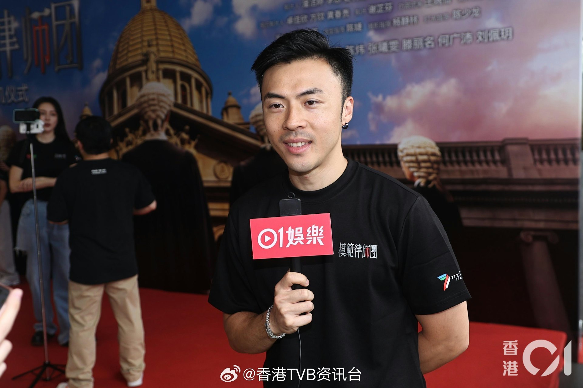 姚宏远否认女友是富家女 对方能力出众 二人相处融洽感情稳定姚宏远昨日在深圳出席T