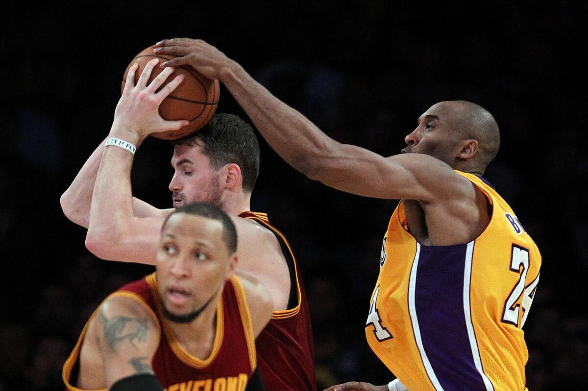Kobe Bryant 隔球传功科比
