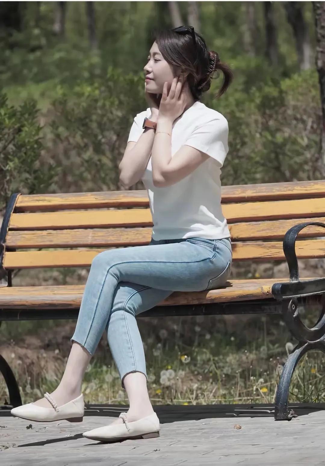 优雅知性的气质美女，中年女人