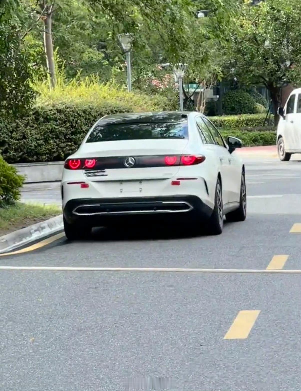 这个外观真下不了嘴[允悲]奔驰是没有外观设计部门了？[汗]车界亮点汽车[超话] 