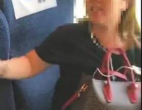 高铁占座还丢弃他人物品，女子高声狡辩拒不认错