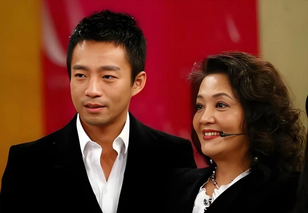 我们敬佩张兰还来不及，汪小菲这做儿子的怎么舍得随意辱骂？
 
我们都为在网上能遇