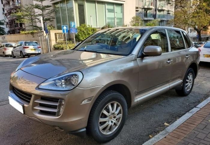 香港版卡宴3.6，这是2009年上的牌，说是仅行驶了6.8万公里，此车要价10.