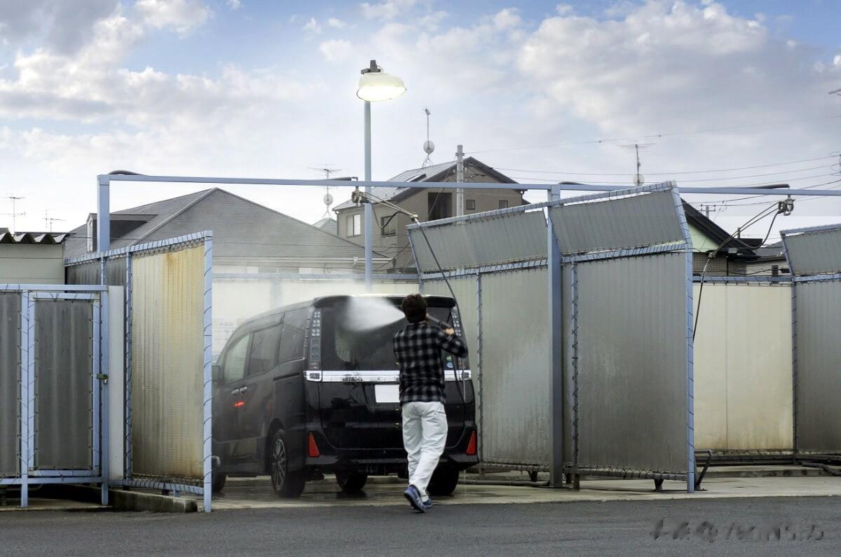 你一般多久洗一次车？反正北京不下雨的话我一个月都未必洗一次，浮尘大人人也就过去了