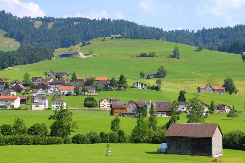 这是瑞士农村，真的令人震撼，不愧是发达国家