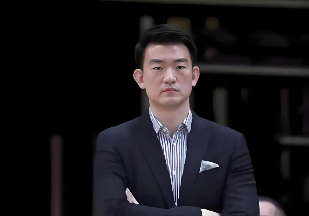 广东球迷坐不住了！卫冕冠军广厦双喜临门，杜锋为何按兵不动？

CBA争冠格局一夜