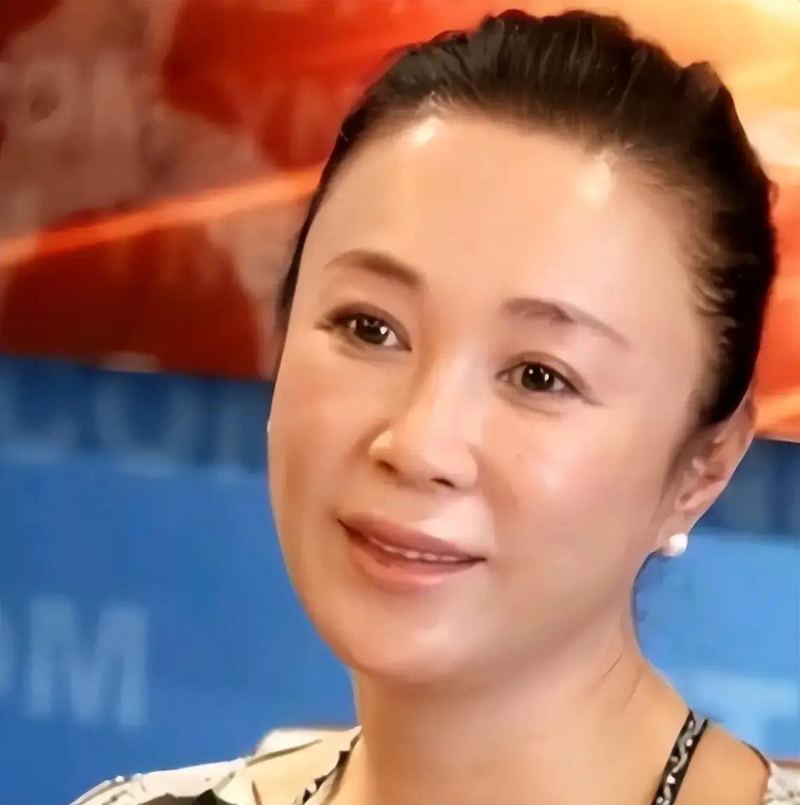 62岁傅艺伟晚景凄凉！一手好牌打烂，离婚、入狱、丧子，晚年孤身一人

谁也想不到