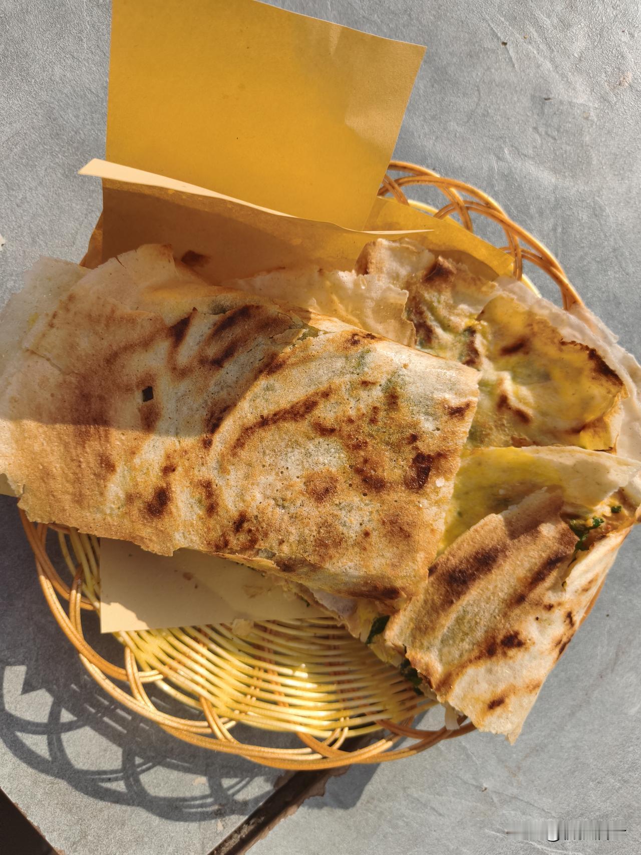 我已经连续5天中午吃一餐菜煎饼了，当然了，还是➕两个鸡蛋，今天看到再➕2元还能再