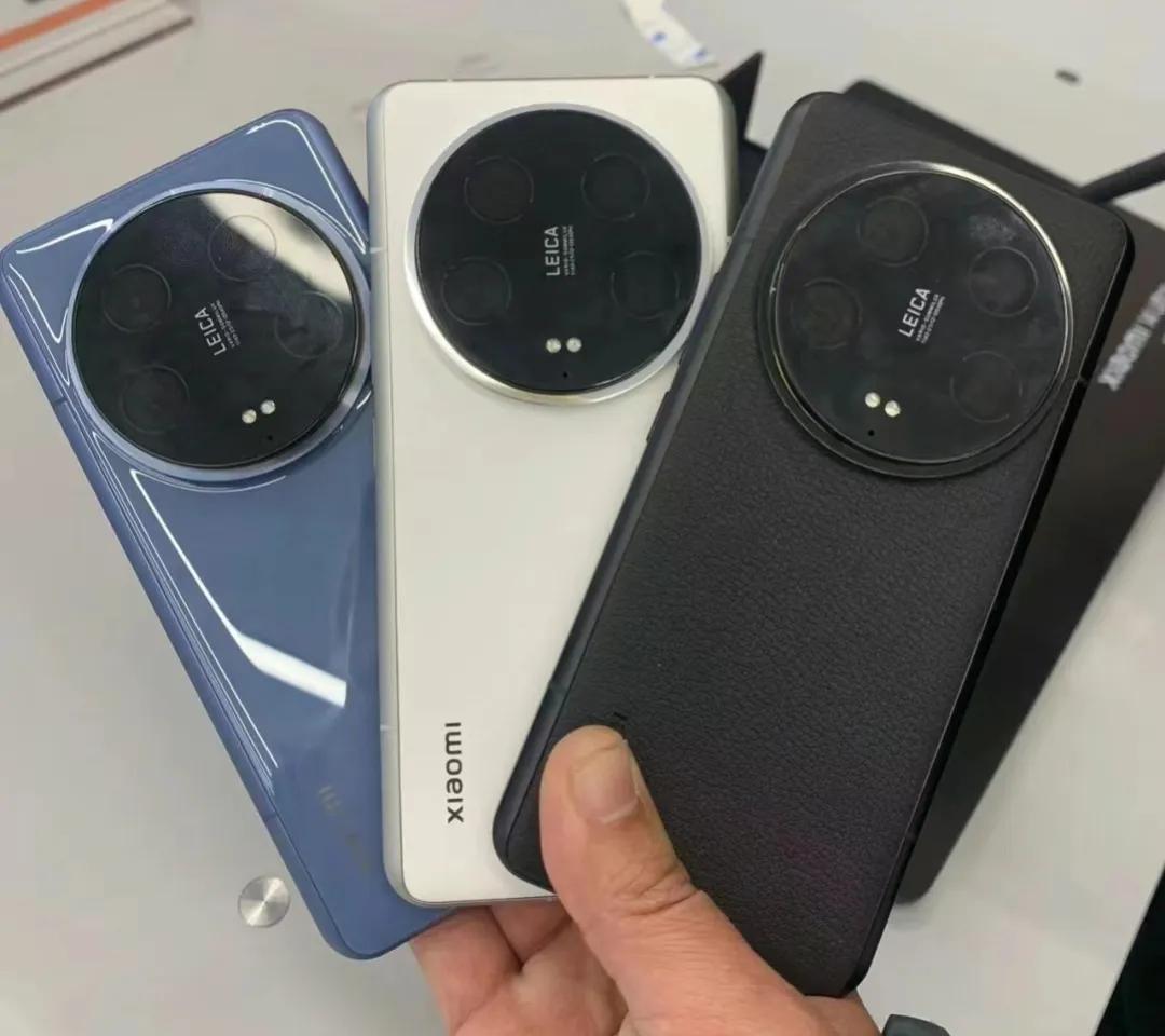 小米14Ultra，网友吐槽两个“缺点”！是真的吗？

1，比普通手机比厚太多。