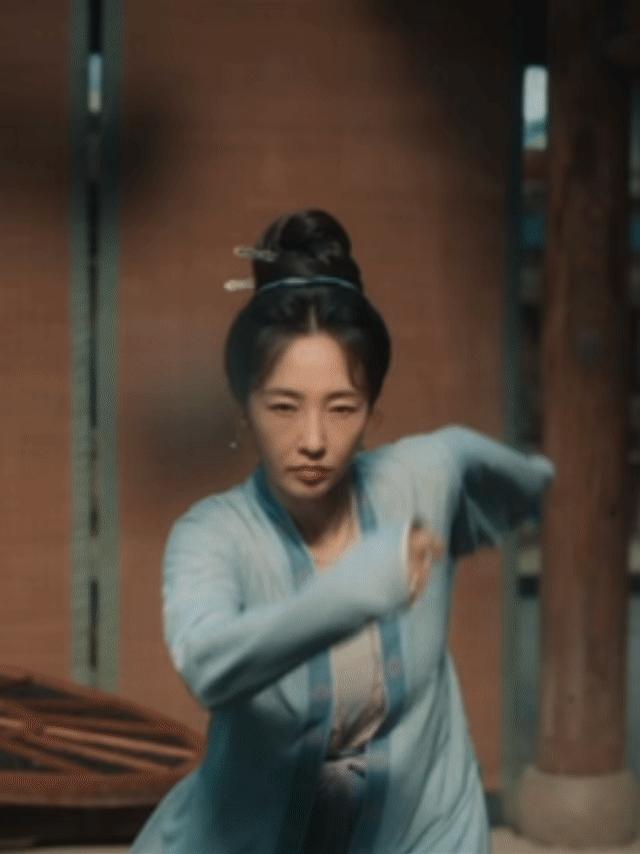 白百何拔簪镜头狠戾感  拔簪一瞬，狠戾尽显！白百何用她精湛的演技为我们呈现了一个
