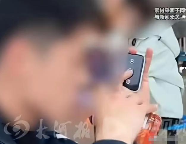 福建，一女子自我感觉良好，去健身之后认为自己身材完美，时不时就有人男人偷看自己。