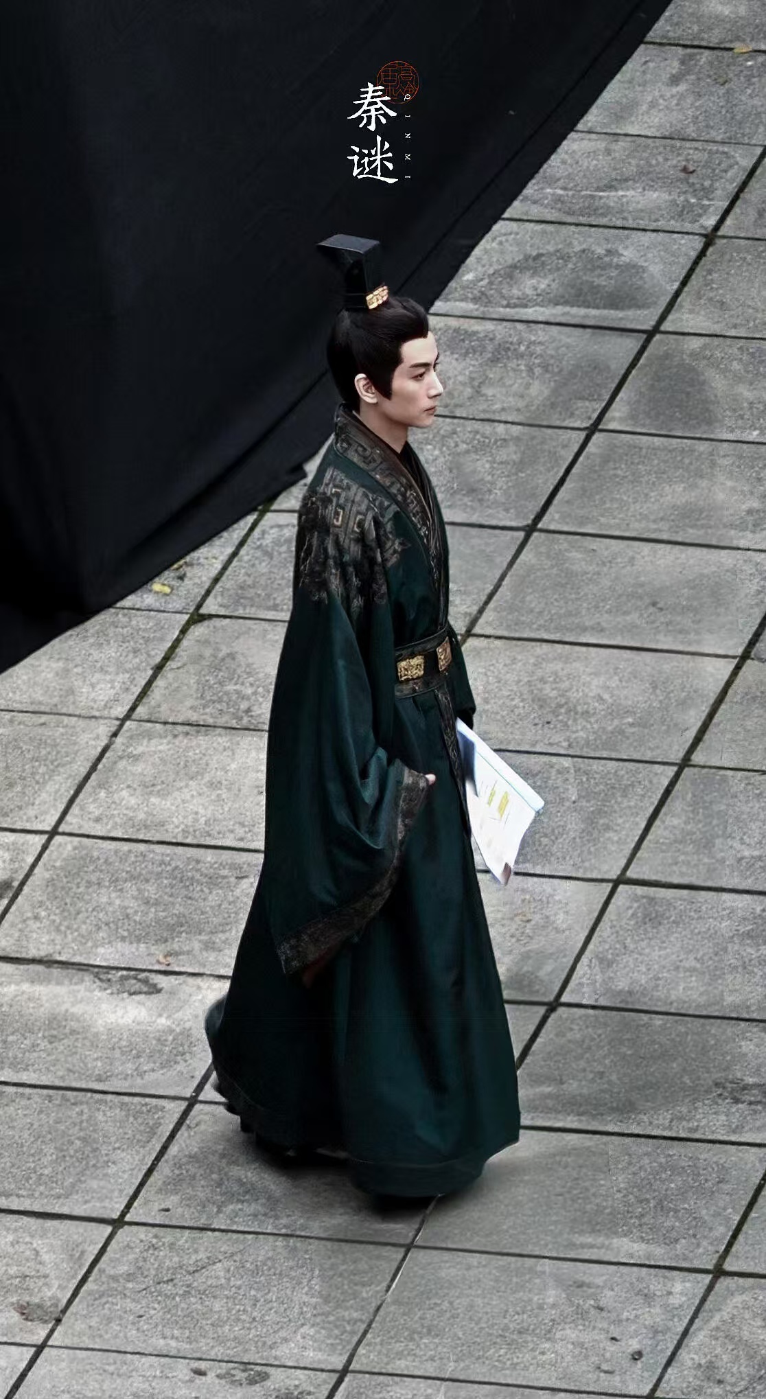 陈晓 在剧组待人真诚谦逊，对待表演始终满怀热忱。潜心钻研角色，用心感受人物，坚守
