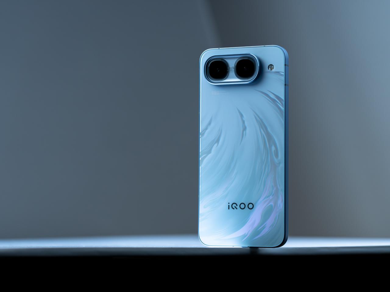【iQOO Neo11 至尊版真机图赏】一台用下来比较均衡的产品，和天玑9500