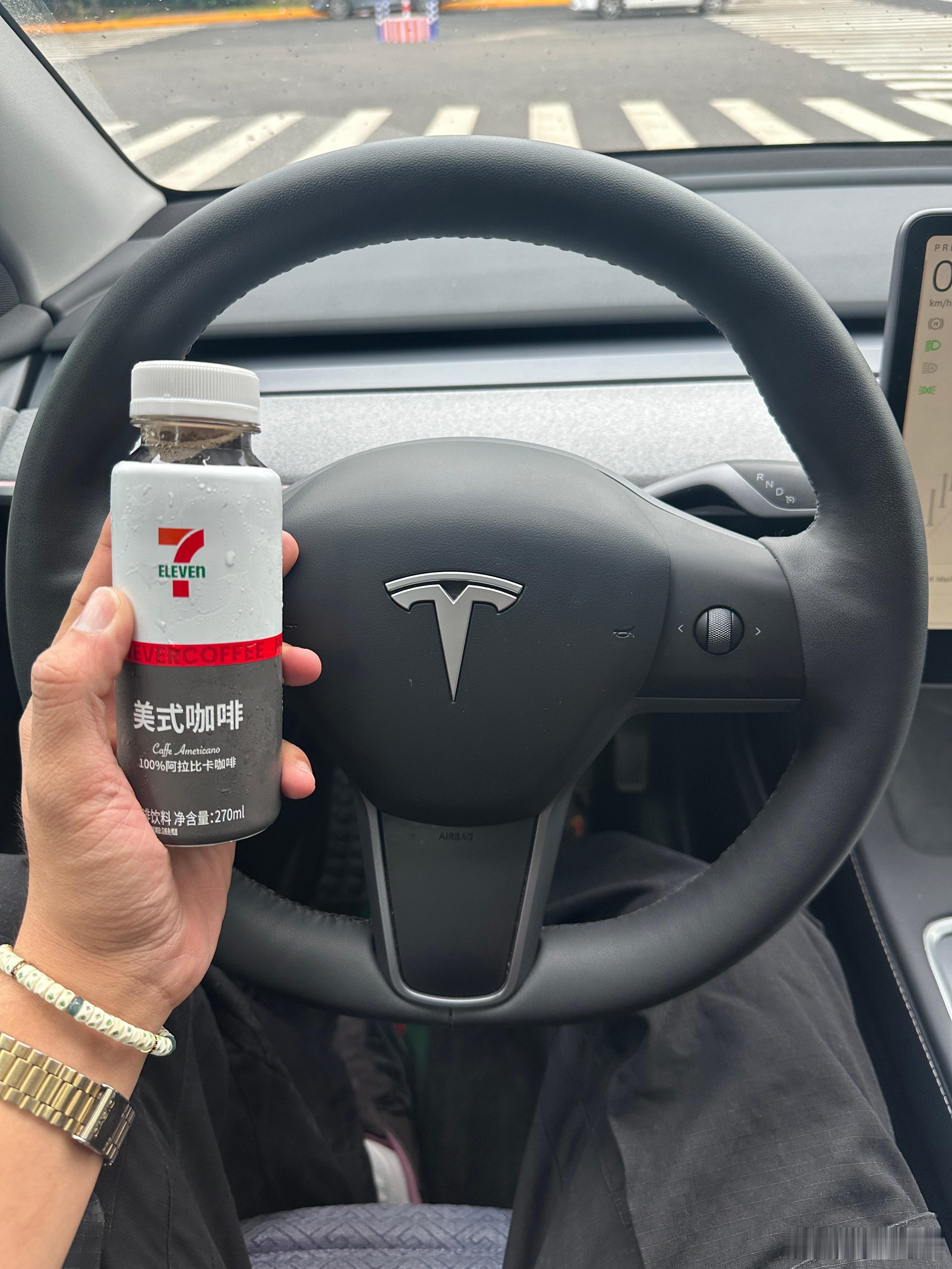 周一周一早好兄弟们☀️我真想跟家里一顿爆睡太困了算了 出门搬砖吧～看新车去喽还有