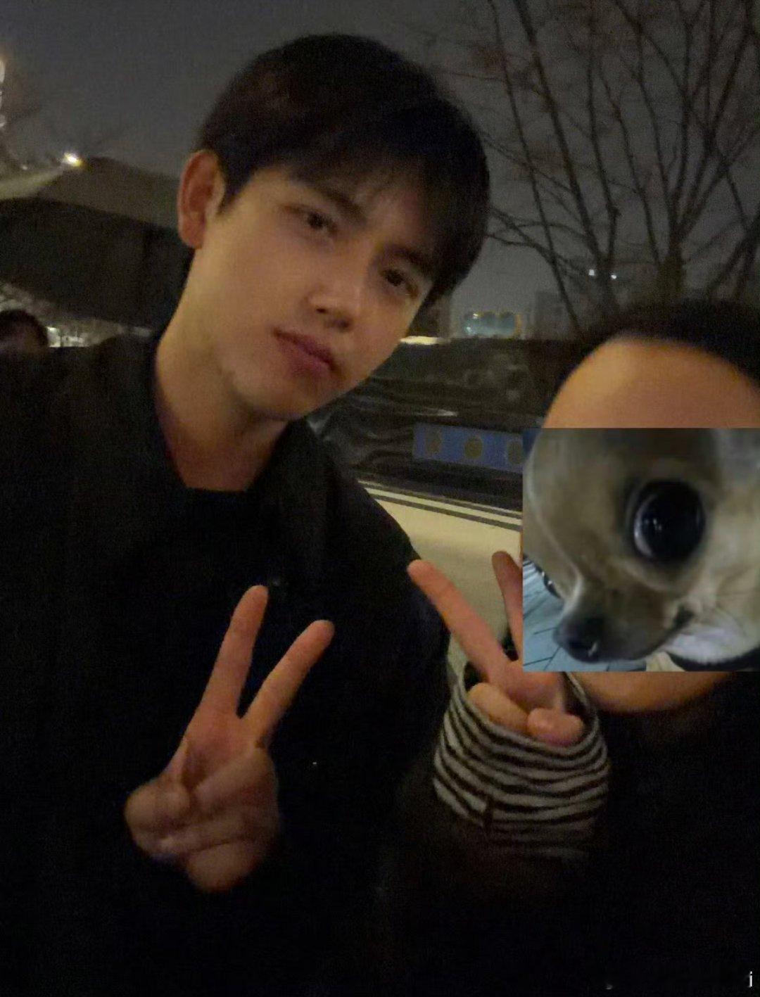 陈飞宇被路人偶遇，阿瑟真是绅士来的 还主动合照