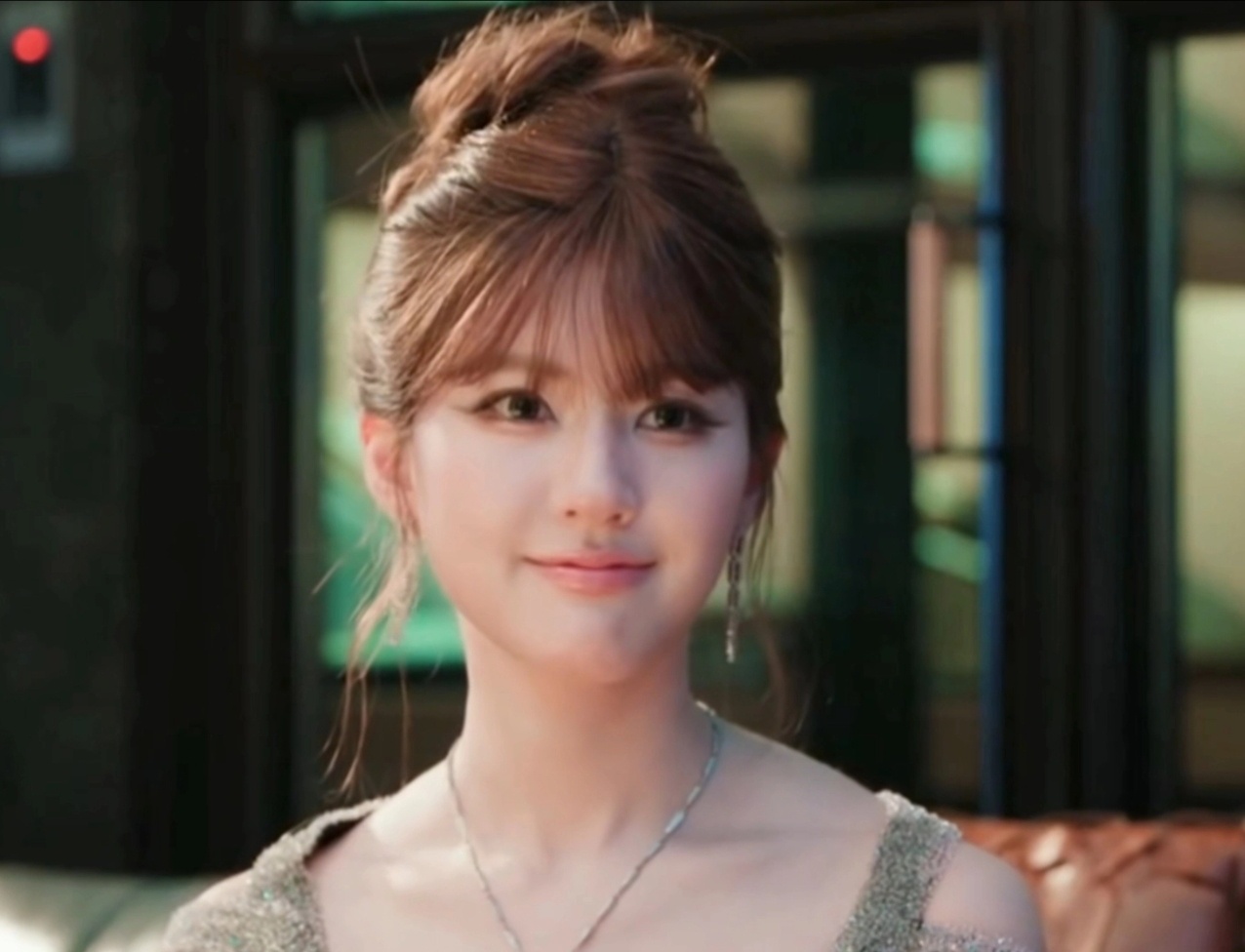 许我耀眼最大热度就是拼好剧抄袭吧，女主也是拼好脸，妆容也是拼好妆，还有就是庆功宴