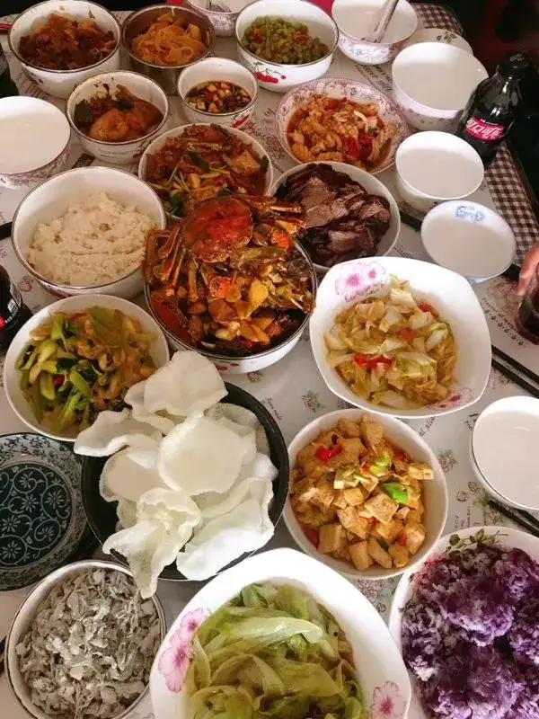 节假日必不可少的就是家庭团聚，亲情陪伴。每当遇到节假日我和妹妹一起去父母家，做好