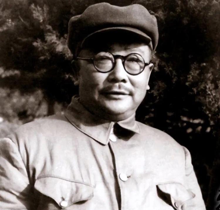 1960年冬，“李经理”到“隐形人”家做客，在看到桌上的红烧狮子头时，说：“我以