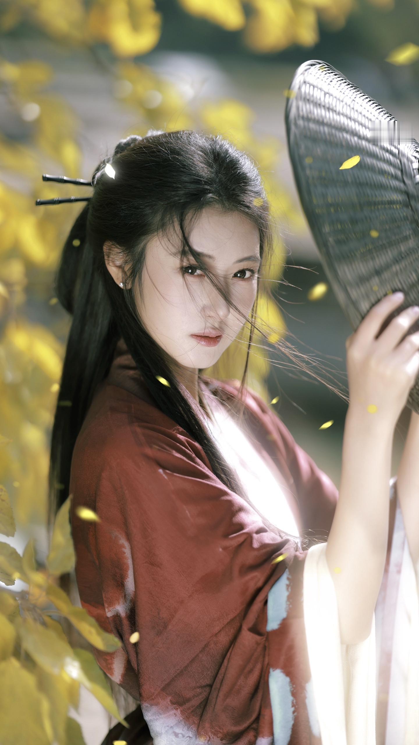 红尘客栈风似刀。和美丽夏夏拍滴侠女！ 🧚‍♀️：  💄