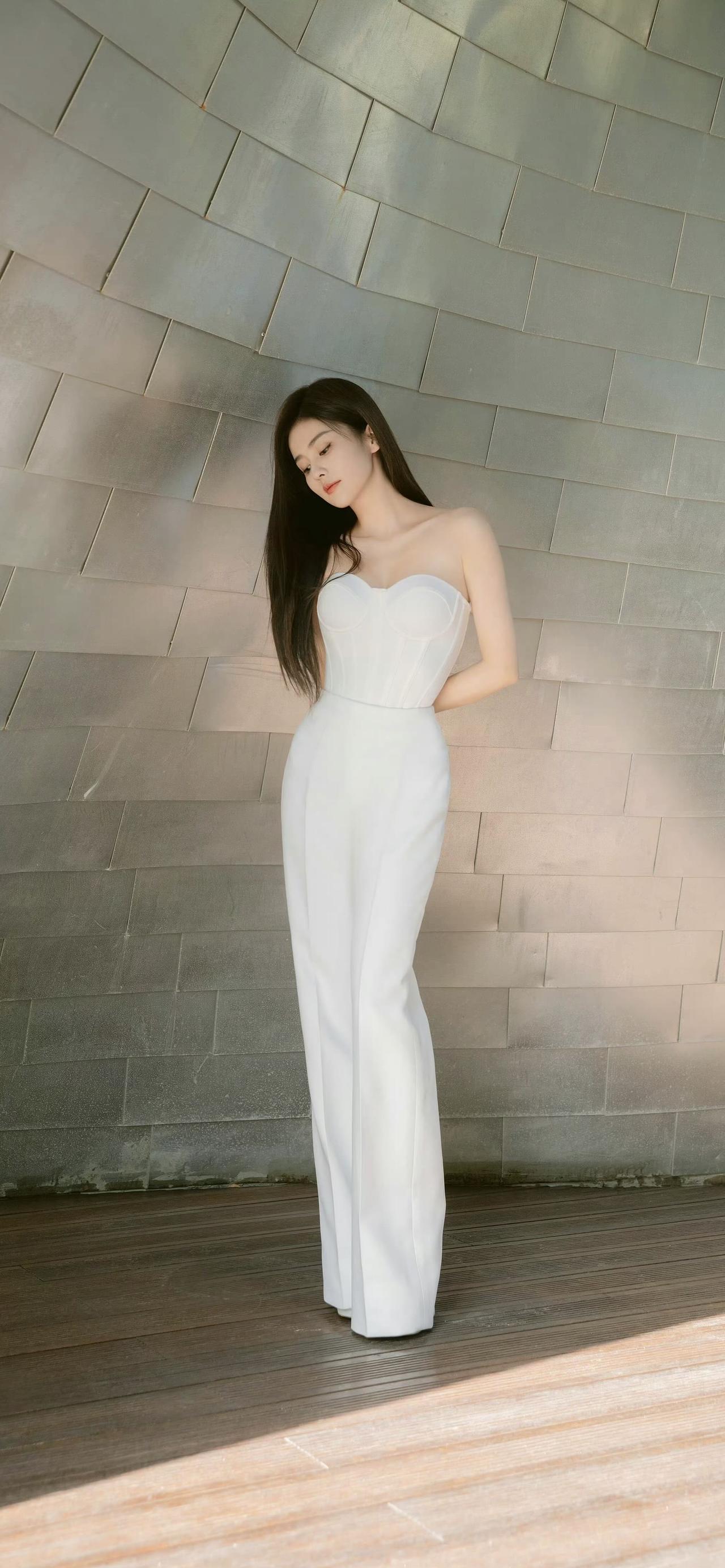 美女壁纸-第6075期-白鹿