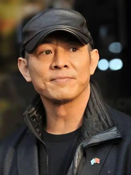 你们琢磨琢磨，这李连杰是不是真就“拼了老命，把自己都快掏空咯”去宠一个人呀？他自