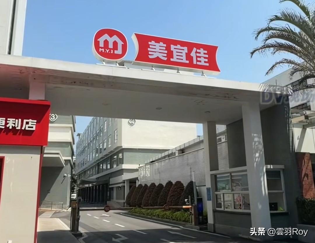 全广东都知道，美宜佳没真烟！
这记者就不该这么问负责人：“有网友说你们美宜佳是有