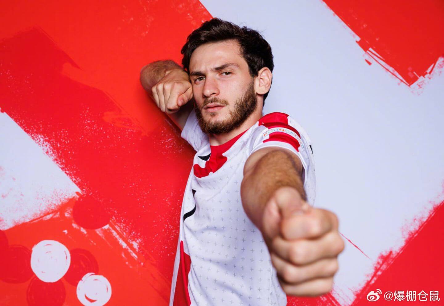 【官方】25岁的巴黎前锋克瓦拉茨赫利亚成为格鲁吉亚国家队的新队长，老队长卡什亚（