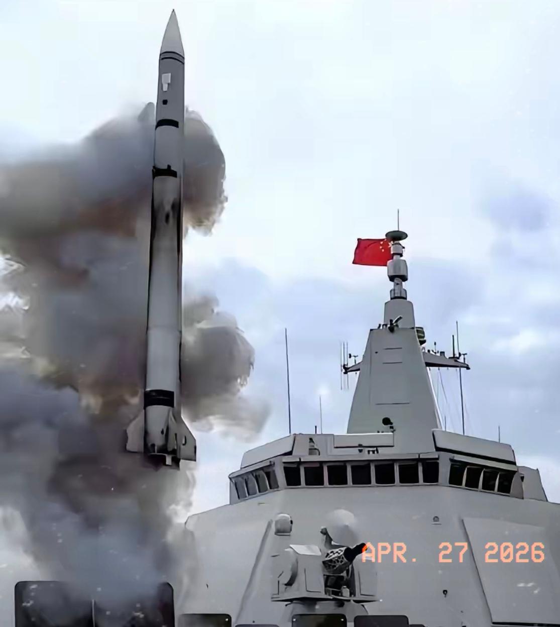 当着日本航母的面亮剑！055试射鹰击-20高超音速导弹，震慑美菲七国军演！就在美