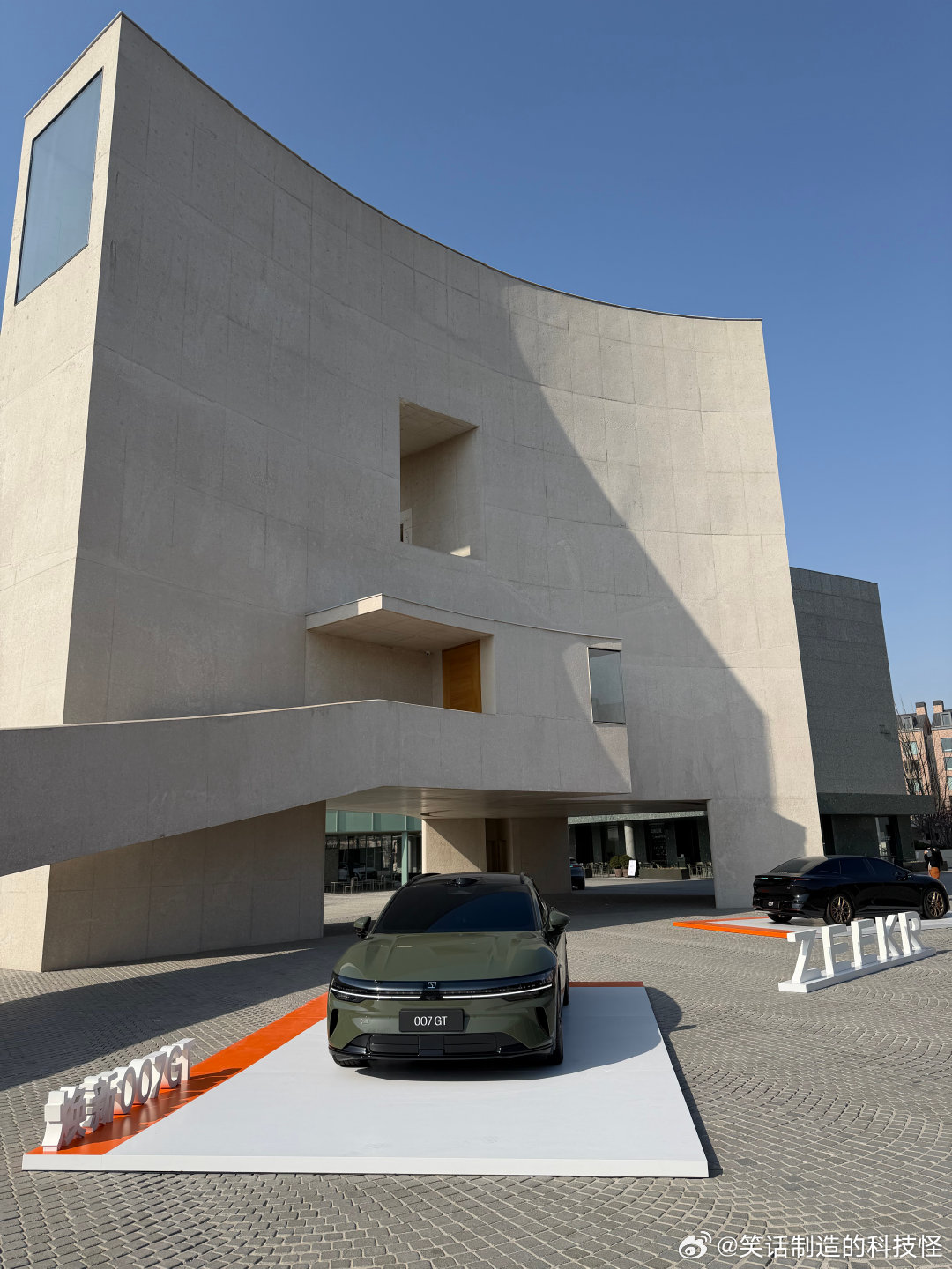 作为跨界博主，秦皇岛阿那亚之旅，我找到了我的“本命搭子”。极氪007的每一种颜色