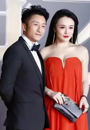 邹市明辟谣 拳王邹市明发出长文护妻冉莹颖，“利益输送娘家”“外甥当保安队长”“打