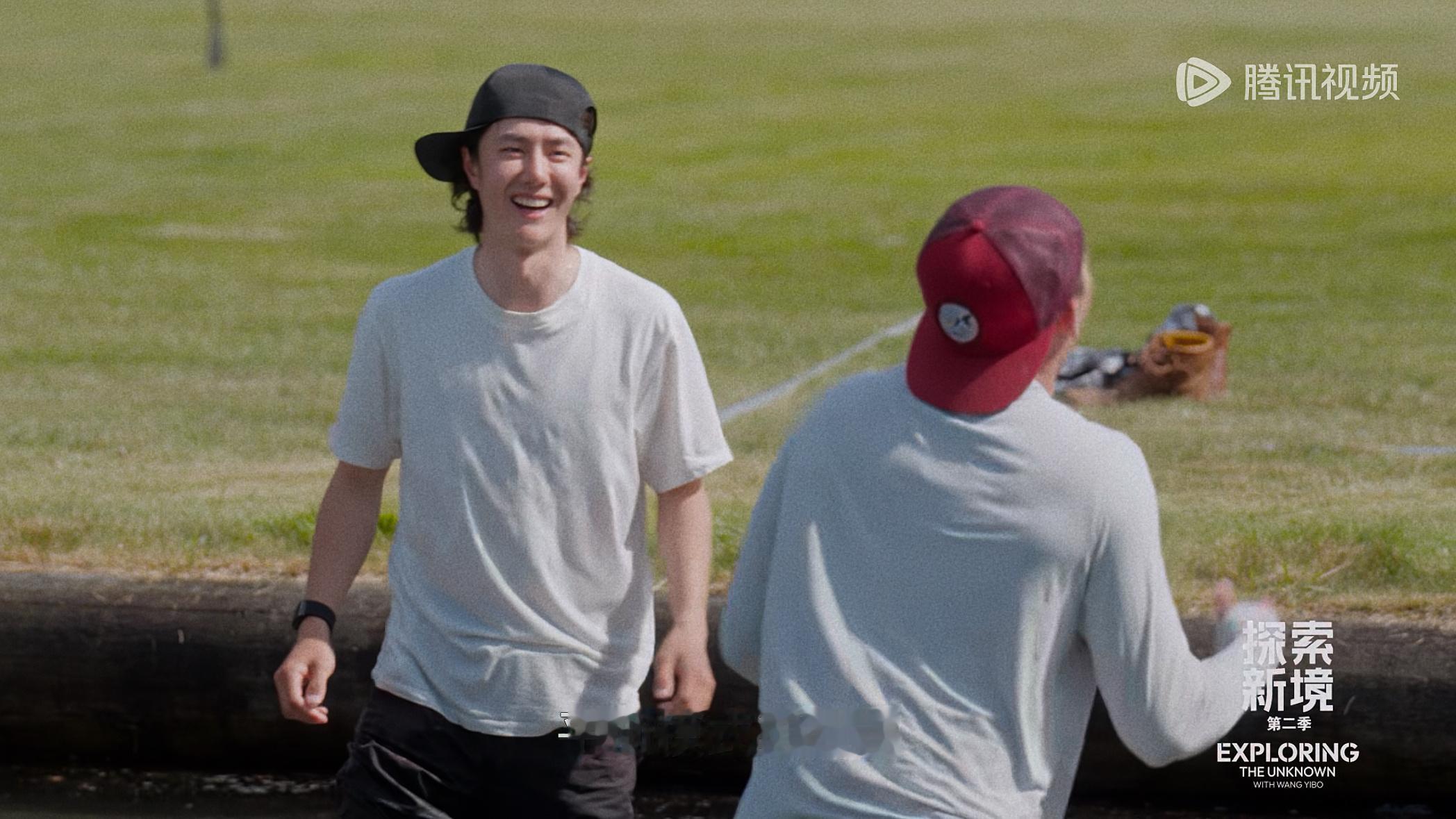 帽子反戴立刻就像小屁孩了探索新境2王一博