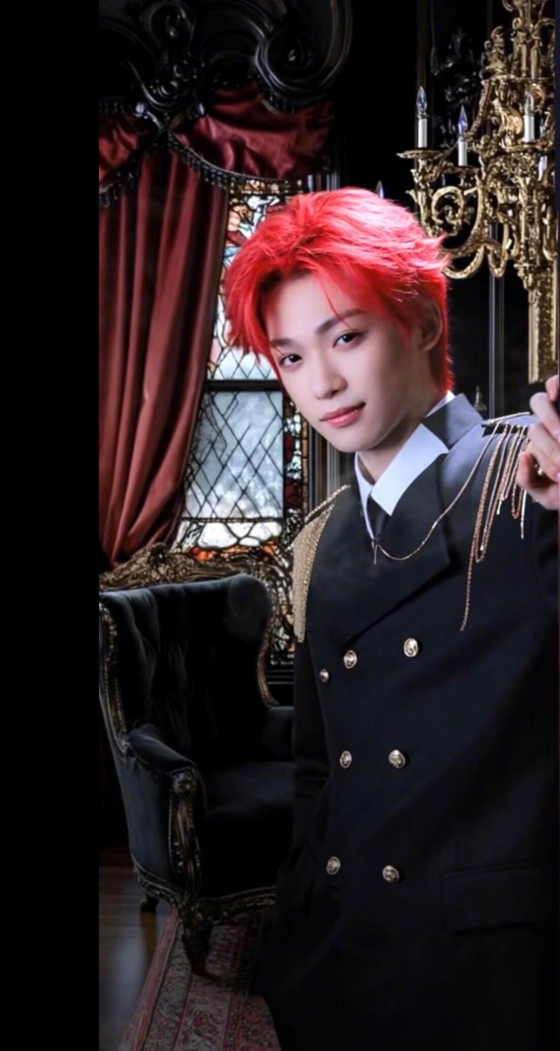 梓渝红发变装营业梓渝的猫上综艺了 梓渝变装营业，红发制服，完全是王子来的，期待梓