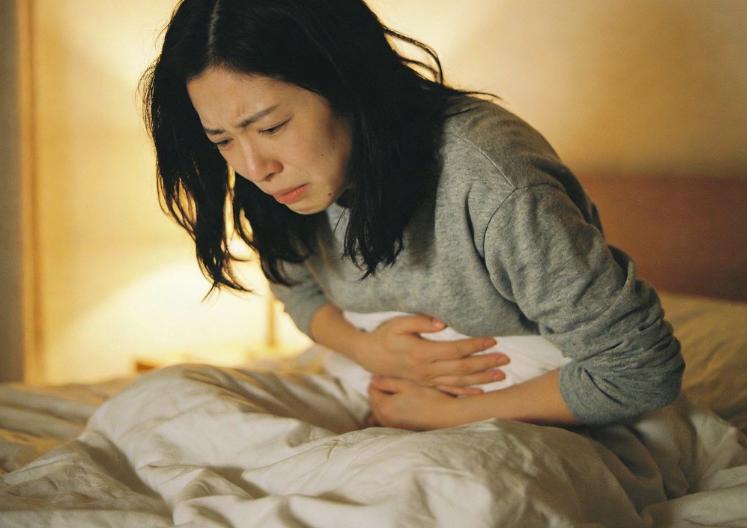 女人绝经后总失眠，未必只是年纪到了，可能是脏腑失调

有些女人绝经后，最先冒出来