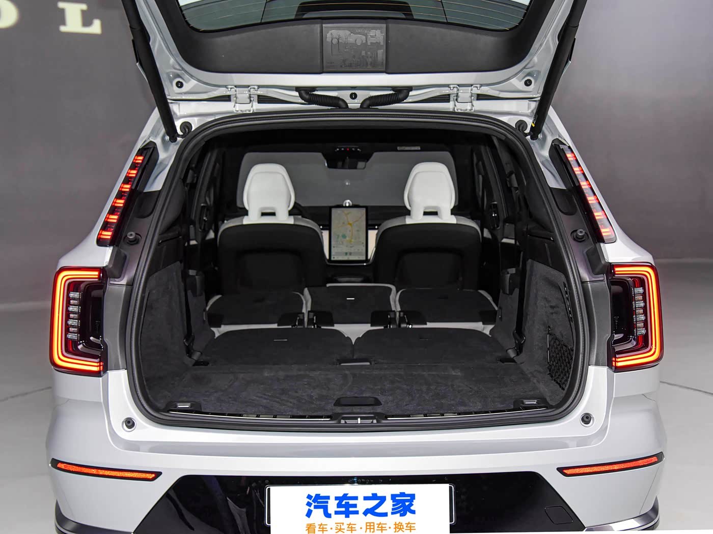 新车 沃尔沃EX90，这车其实设计层面挺棒的，外观简约大气，而且一看就是沃尔沃，